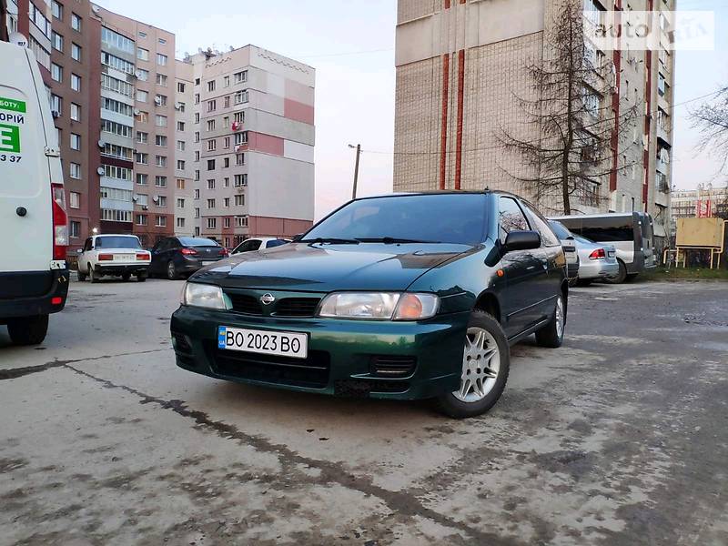 Хэтчбек Nissan Almera 1998 в Львове