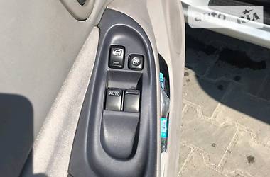 Седан Nissan Almera 2001 в 