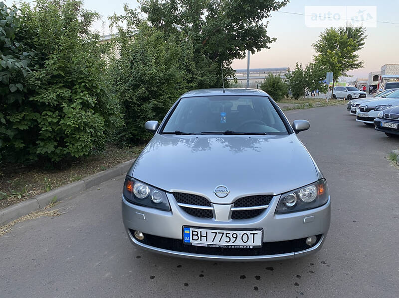Хэтчбек Nissan Almera 2006 в 