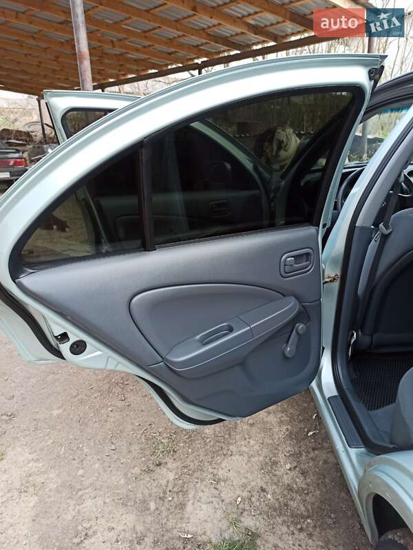 Седан Nissan Almera 2010 в Гайсину