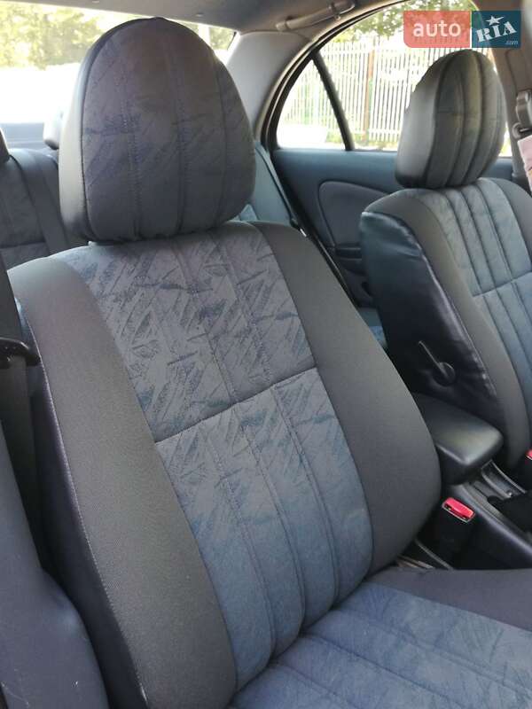 Седан Nissan Almera 2004 в Дніпрі