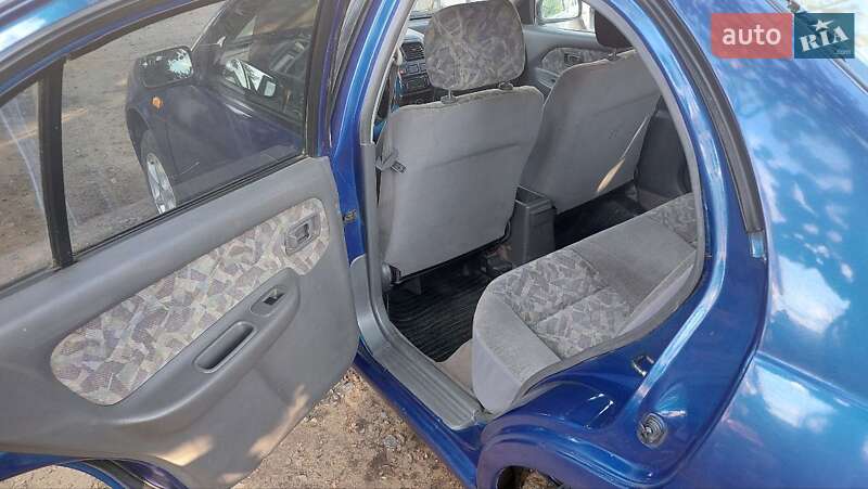 Седан Nissan Almera 1998 в Захарьевке