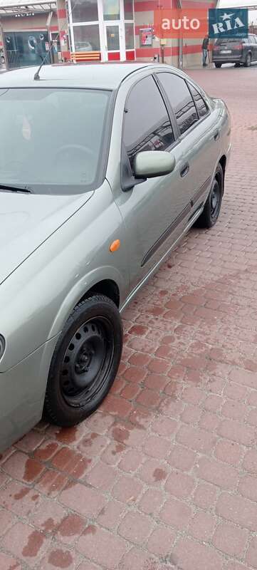 Седан Nissan Almera 2003 в Рівному