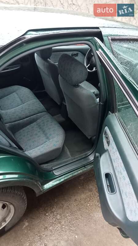 Хетчбек Nissan Almera 1996 в Івано-Франківську