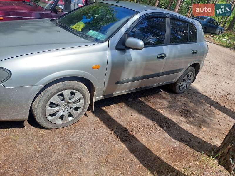 Хетчбек Nissan Almera 2002 в Житомирі