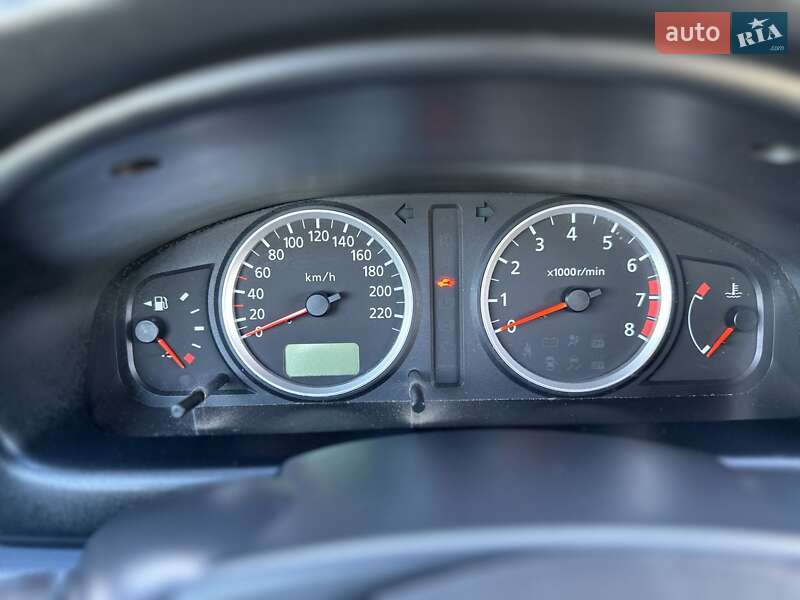 Седан Nissan Almera 2005 в Богодухіву