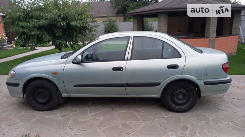 Седан Nissan Almera 2002 в Ужгороді