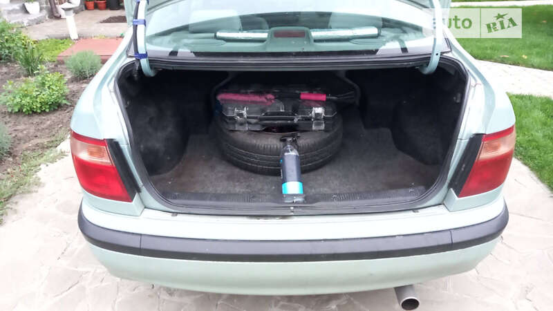 Седан Nissan Almera 2002 в Ужгороді