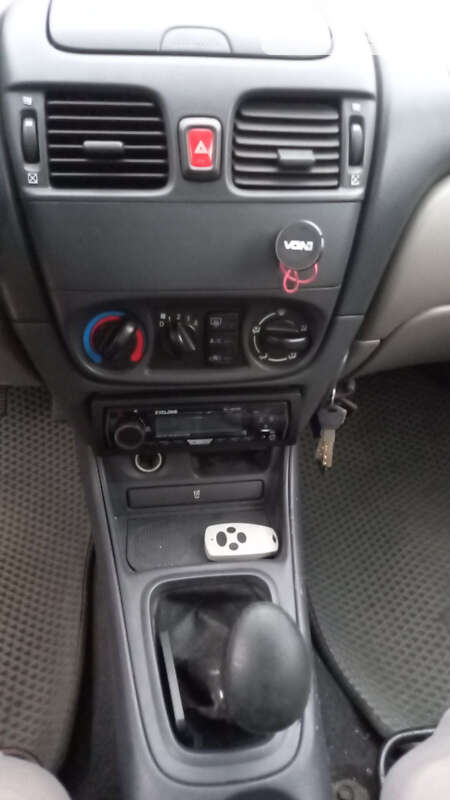 Седан Nissan Almera 2002 в Ужгороді