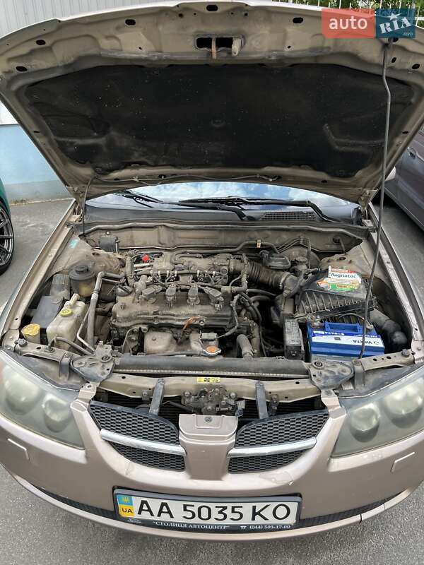 Седан Nissan Almera 2005 в Киеве