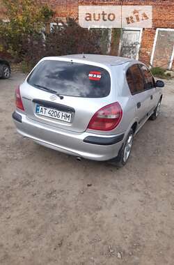 Хэтчбек Nissan Almera 2002 в Надворной