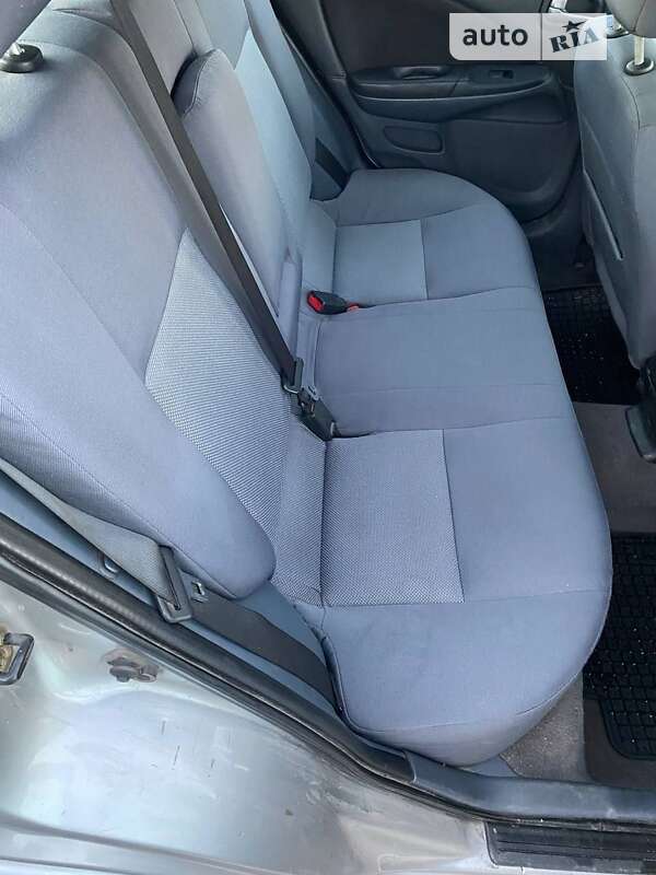 Хетчбек Nissan Almera 2004 в Дніпрі