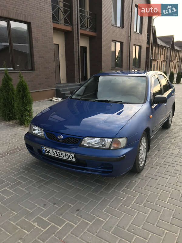 Седан Nissan Almera 1998 в Вараші
