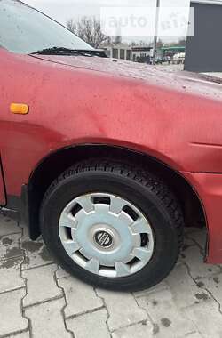 Седан Nissan Almera 1996 в Звягеле