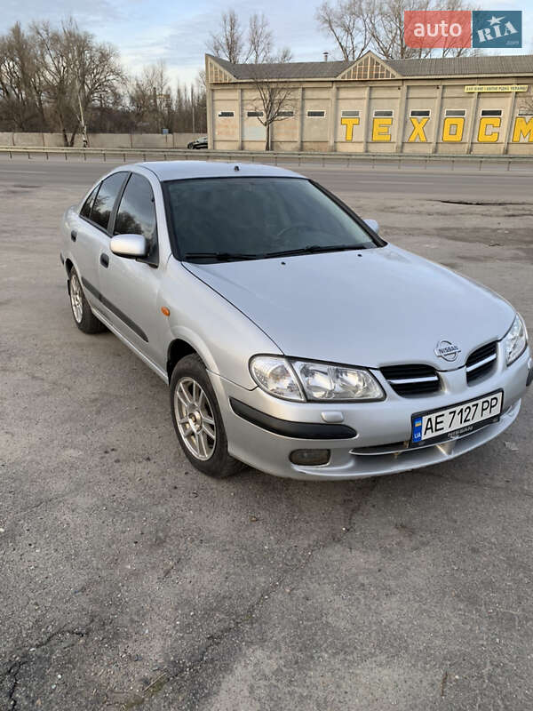 Nissan Almera 2002
