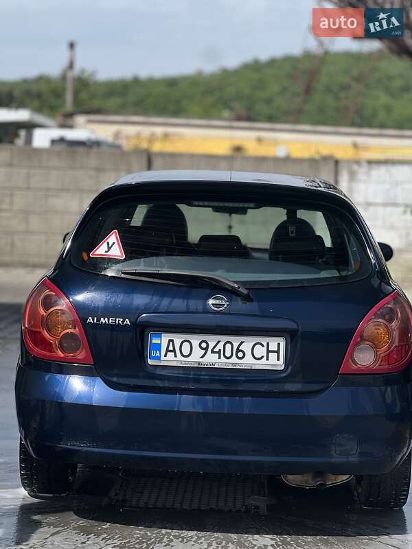 Хэтчбек Nissan Almera 2006 в Мукачево