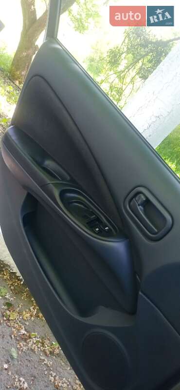 Седан Nissan Almera 2005 в Радивиліві