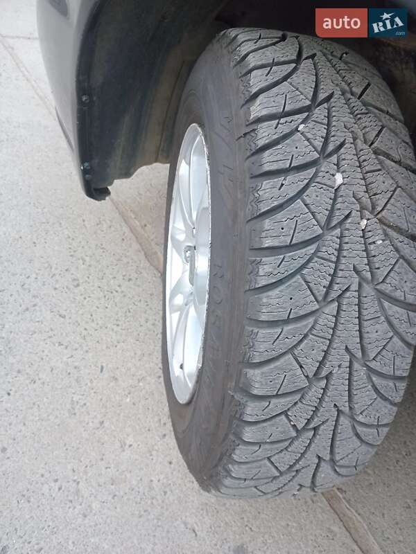 Седан Nissan Almera 1996 в Одессе