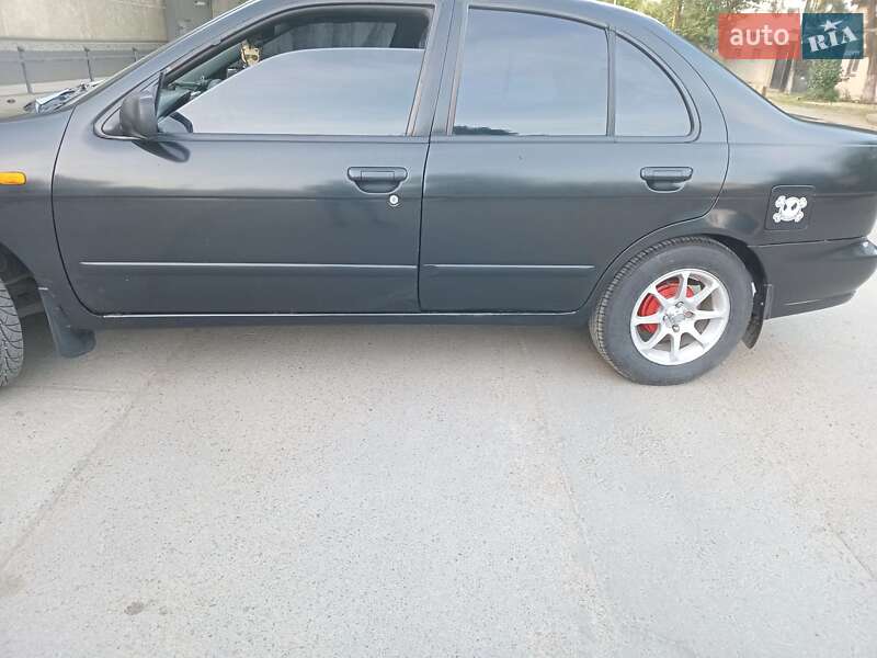 Седан Nissan Almera 1996 в Одессе