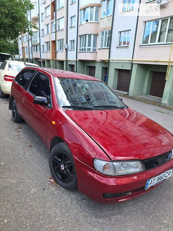 Хетчбек Nissan Almera 1998 в Чернівцях