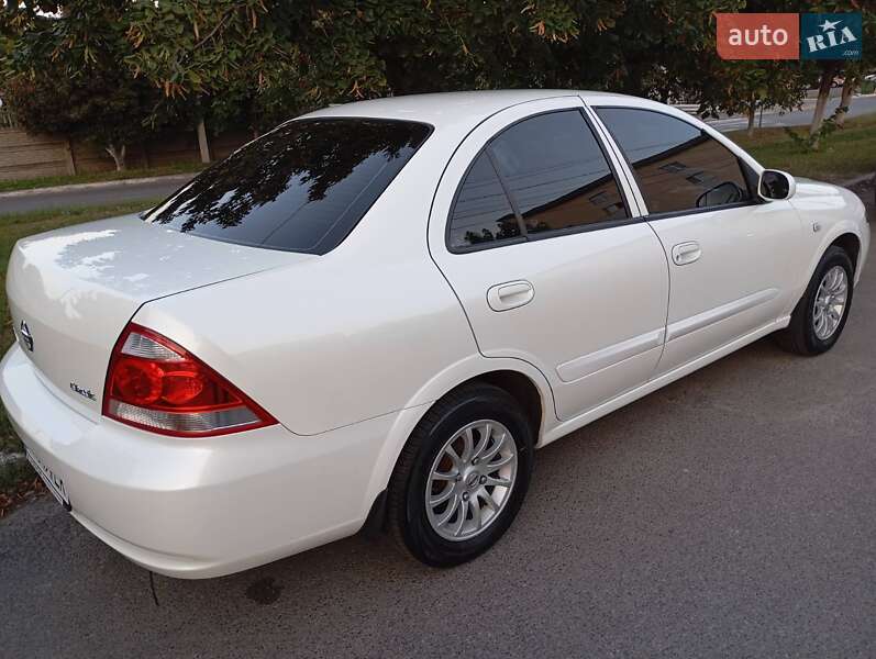 Седан Nissan Almera 2011 в Києві