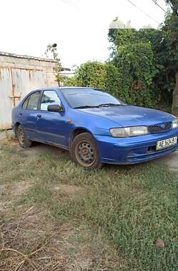 Седан Nissan Almera 1998 в Дніпрі