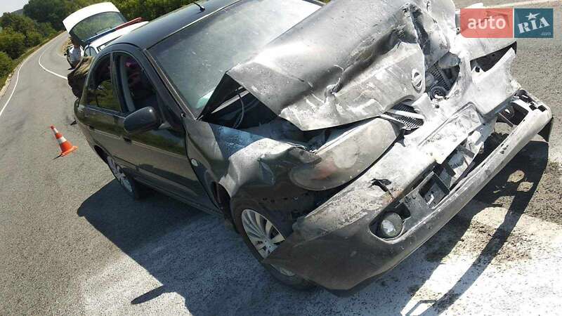 Седан Nissan Almera 2005 в Ивано-Франковске