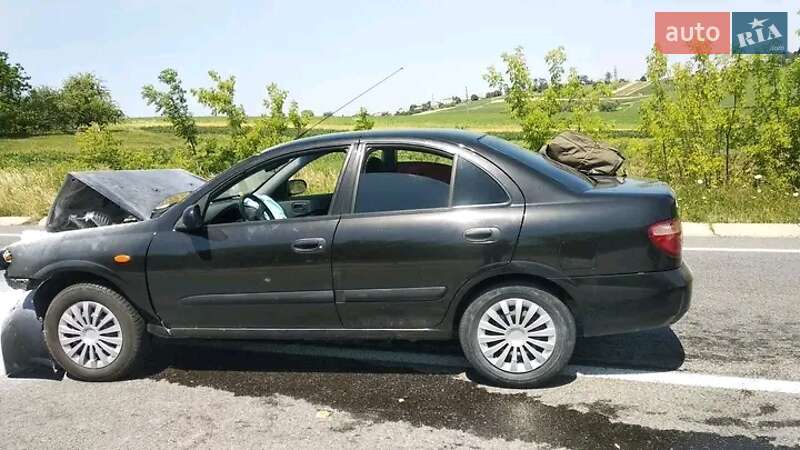 Седан Nissan Almera 2005 в Ивано-Франковске