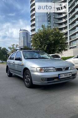 Хэтчбек Nissan Almera 1996 в Киеве