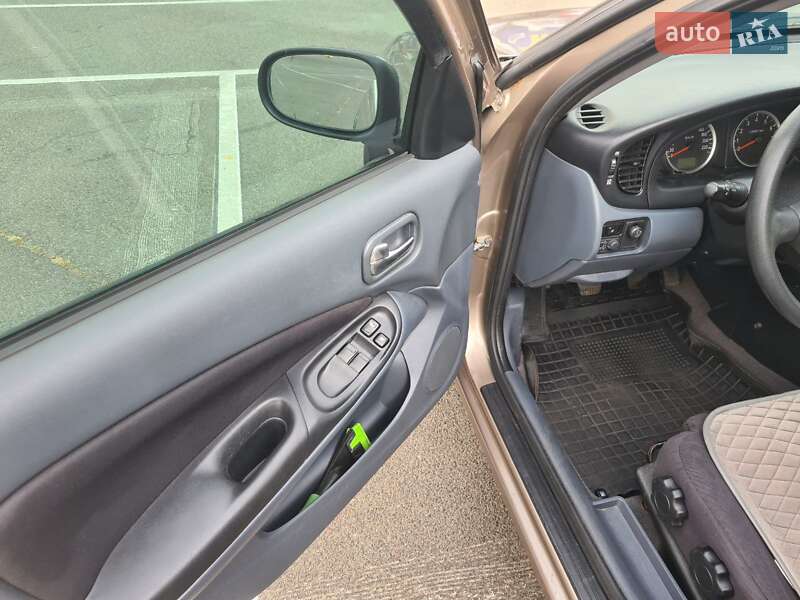 Седан Nissan Almera 2006 в Києві