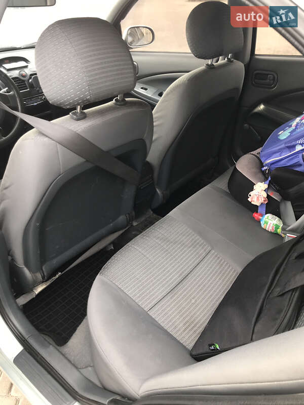 Седан Nissan Almera 2007 в Харькове