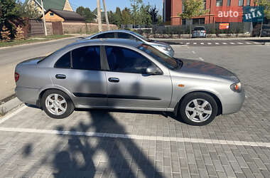 Седан Nissan Almera 2002 в Киеве