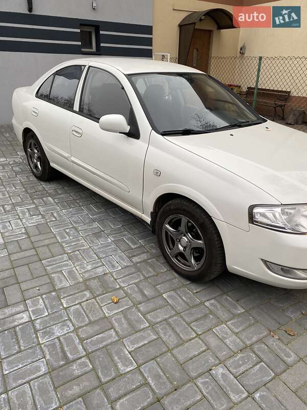 Седан Nissan Almera 2010 в Дніпрі