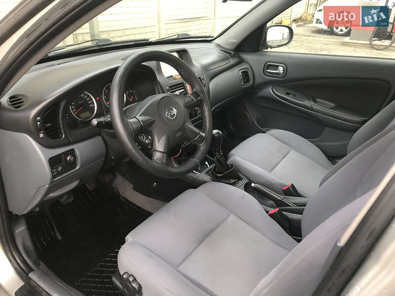 Седан Nissan Almera 2004 в Коломиї