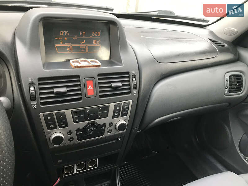 Седан Nissan Almera 2004 в Коломиї