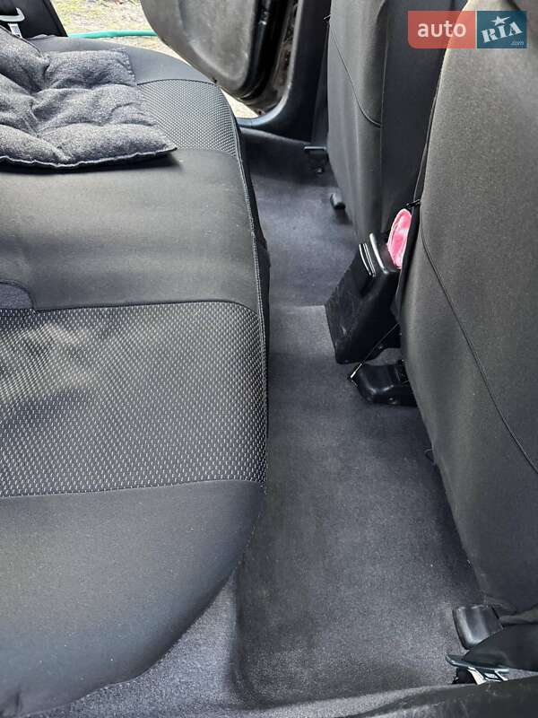 Хетчбек Nissan Almera 1997 в Львові