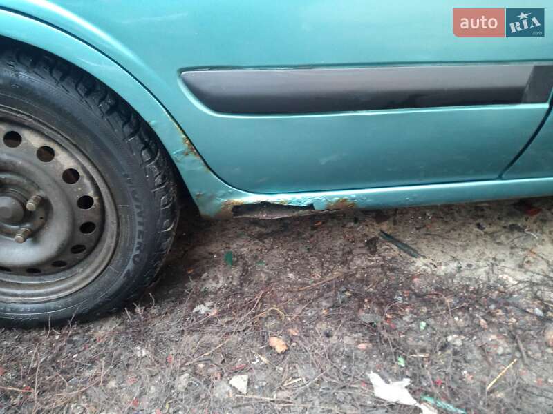 Хетчбек Nissan Almera 2000 в Харкові