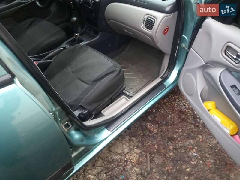 Хетчбек Nissan Almera 2000 в Харкові