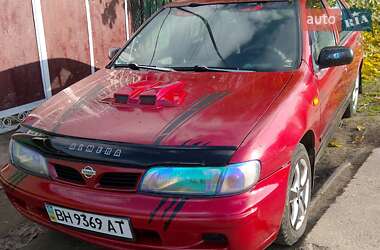 Седан Nissan Almera 1996 в Болграді