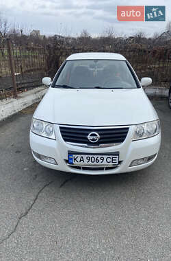 Седан Nissan Almera 2012 в Новых Петровцах