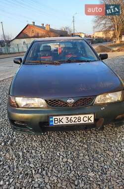 Хэтчбек Nissan Almera 1998 в Млинове