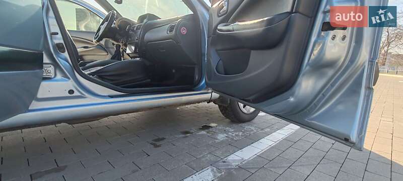 Седан Nissan Almera 2005 в Одесі