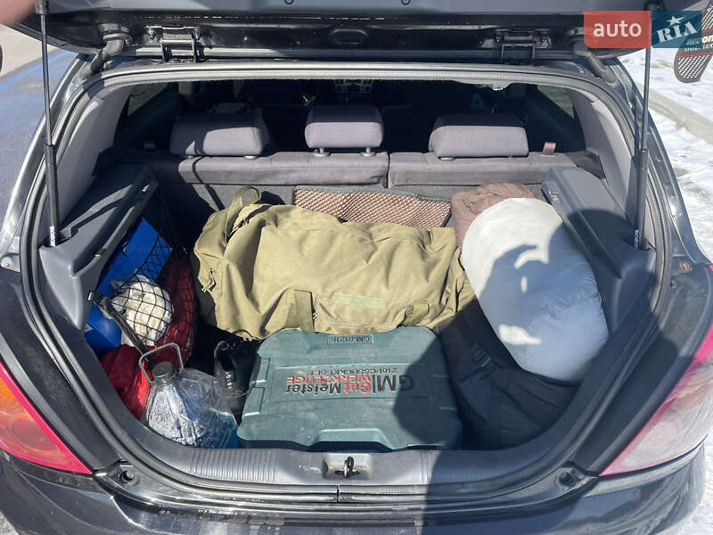 Хетчбек Nissan Almera 2005 в Вишгороді