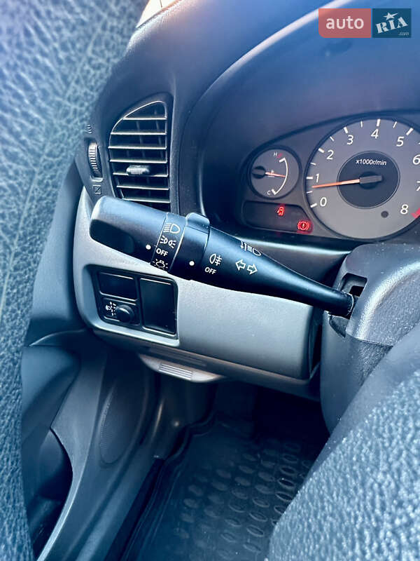 Седан Nissan Almera 2011 в Киеве