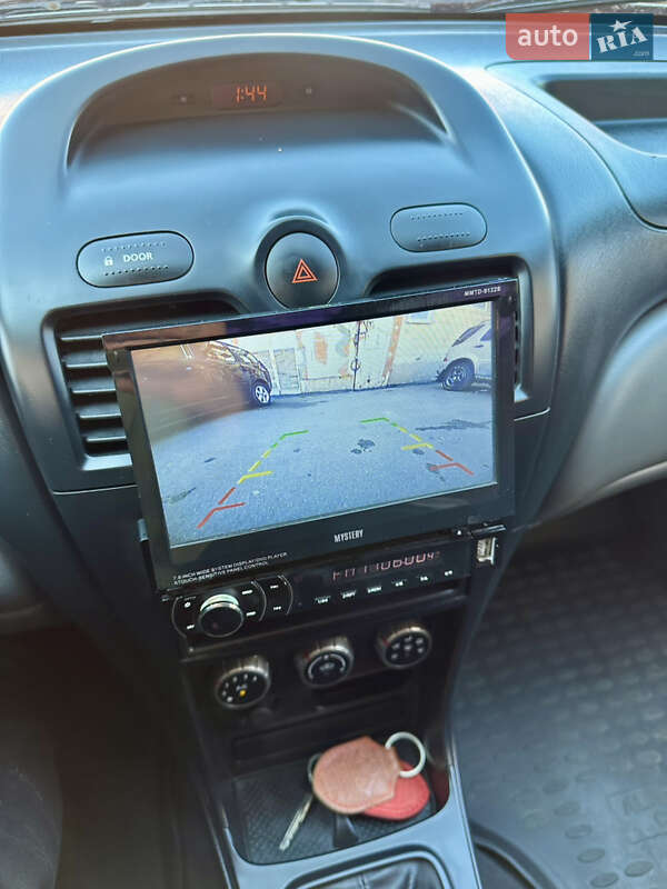 Седан Nissan Almera 2011 в Киеве