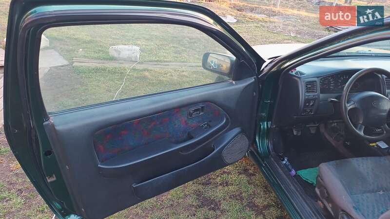 Хетчбек Nissan Almera 1996 в Одесі