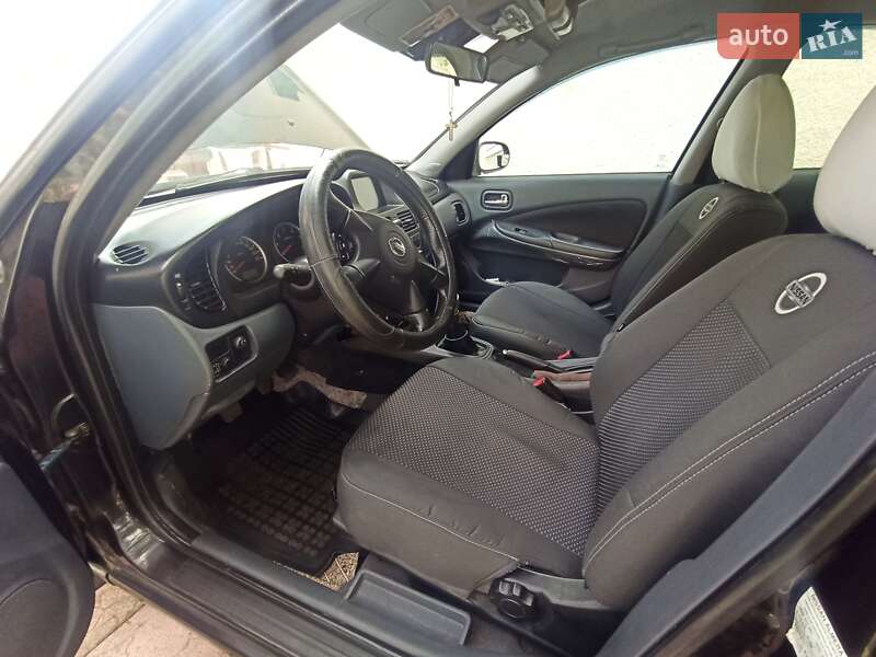 Хэтчбек Nissan Almera 2004 в Калуше