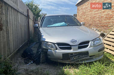 Хэтчбек Nissan Almera 2000 в Днепре