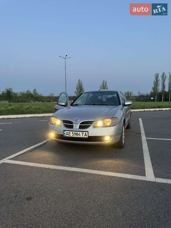 Хэтчбек Nissan Almera 2004 в Кривом Роге