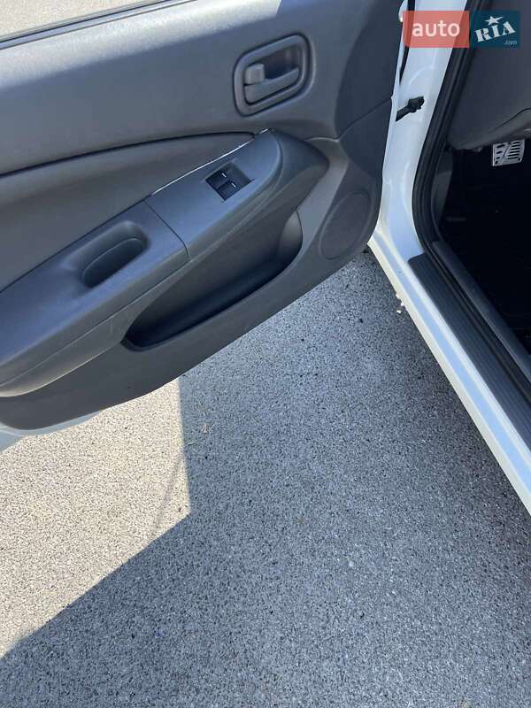 Седан Nissan Almera 2011 в Киеве фото 10 Седан Nissan Almera 2011 в Киеве